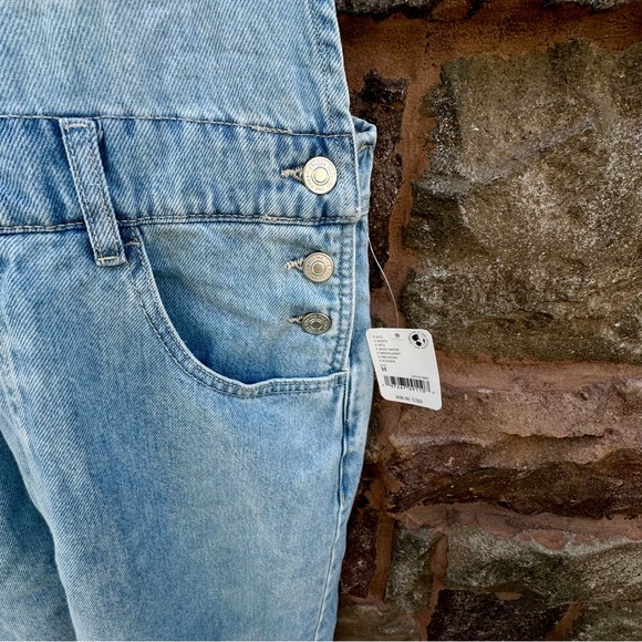 FREE PEOPLE  WE THE FREE  LT WASH BLEU MOON  SLOUCHY ZIGGY DENIM OVERALLS NWT M - Picture 4 of 7